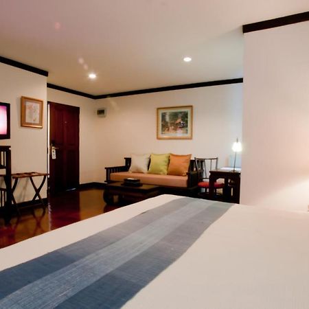 Cucumber Inn Suite Паттайя Экстерьер фото