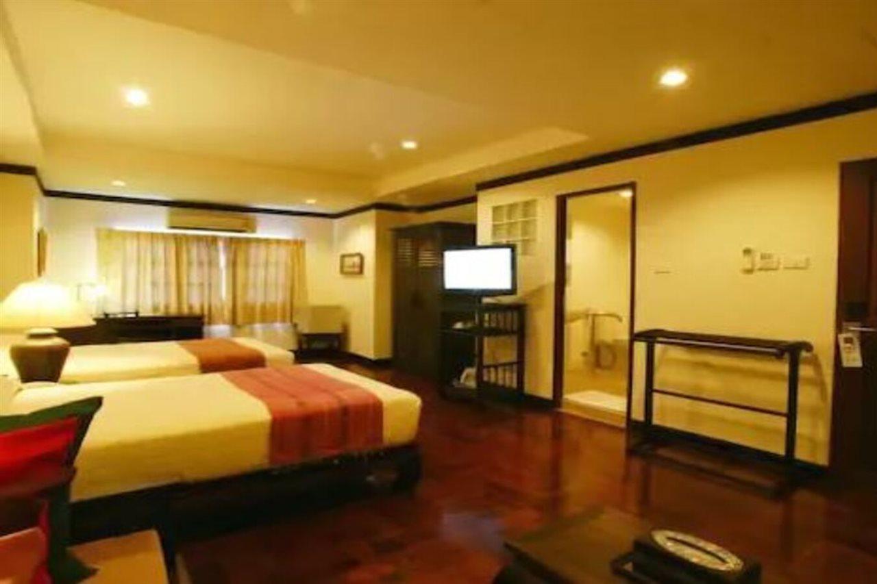 Cucumber Inn Suite Паттайя Экстерьер фото