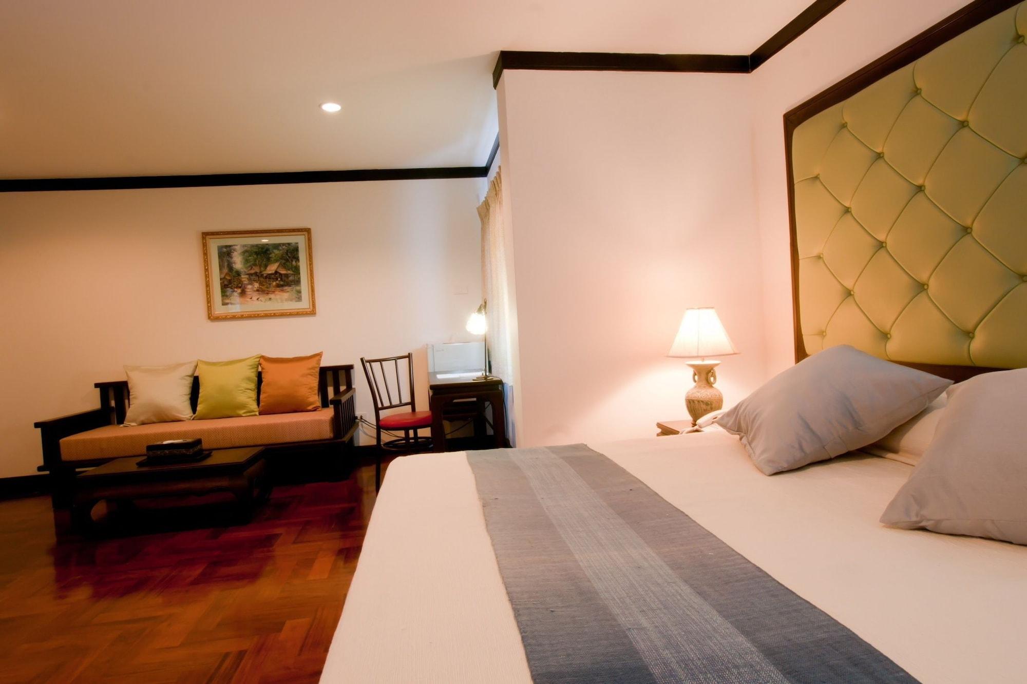 Cucumber Inn Suite Паттайя Экстерьер фото
